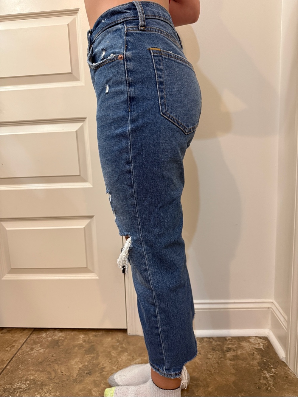 Abercrombie & Fitch Women's Ankle Cropped Jeans - distressed,broken in and soft - Picture 10 of 15